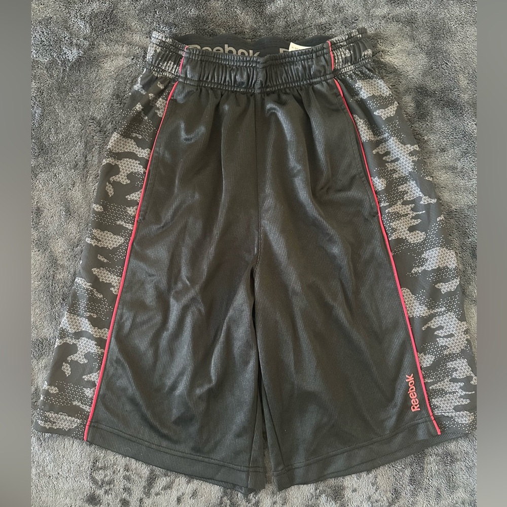 Men's REEBOK Training Athletic Shorts Black Gray Red Camo size Small
